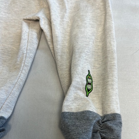 Peekaboo PK Beans - Gray Ruched Leggings with Textured Design - Picture 4 of 4